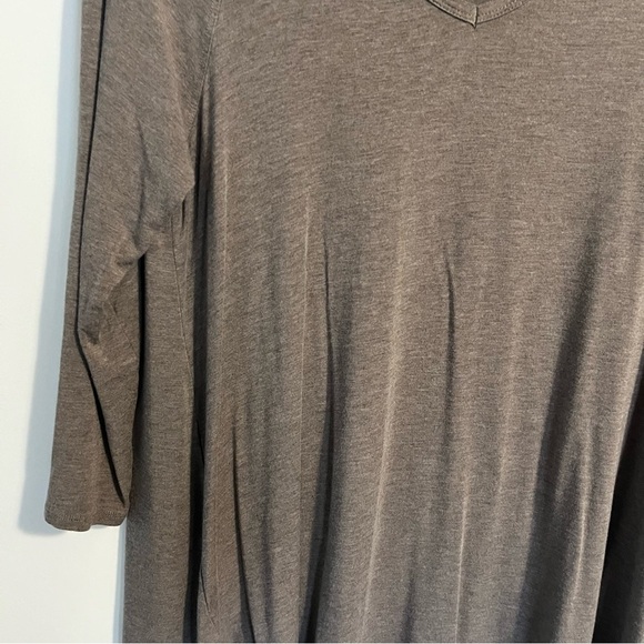 Joan Vass Women's V-Neck Asymmetrical Top - Picture 3 of 12